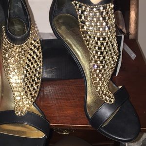 Open toe heel black gold and rhinestone